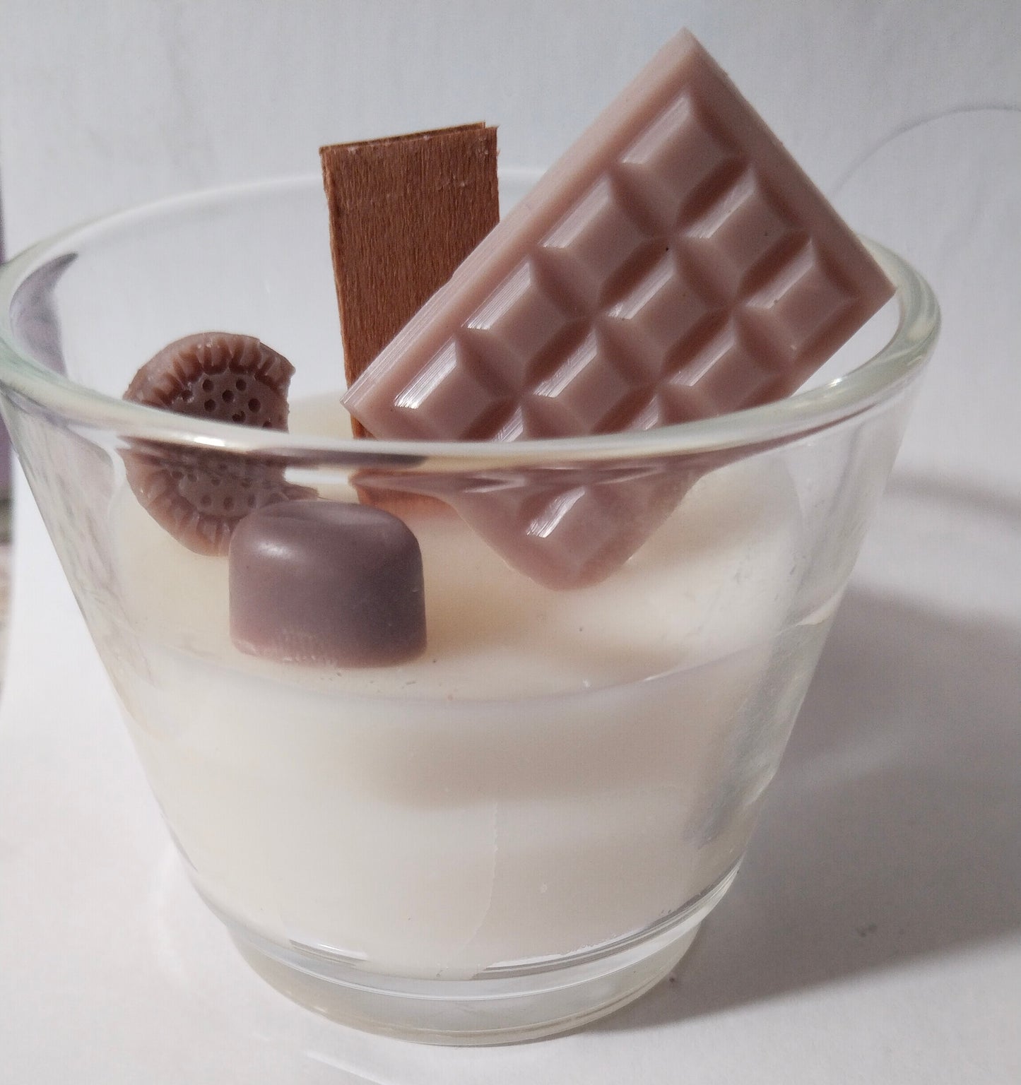 Velita con adornos dulces